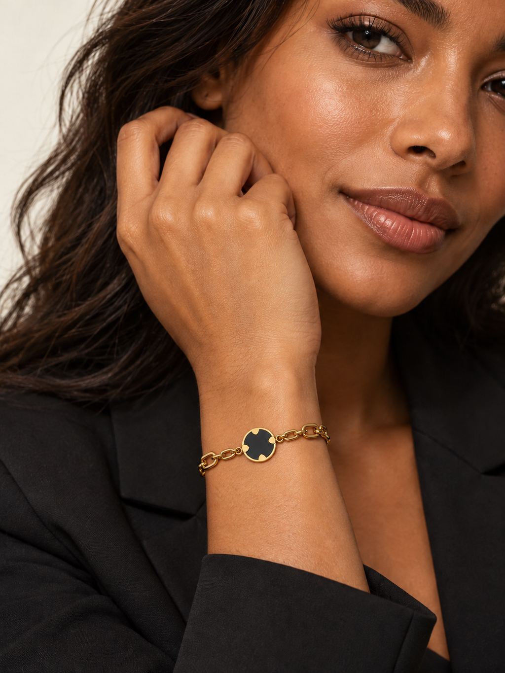 Bracelet doré à médaillon noir – Acier inoxydable