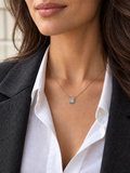 Collier pendentif carré scintillant