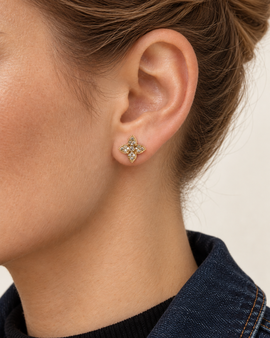 Boucles d’oreilles trèfle doré à strass