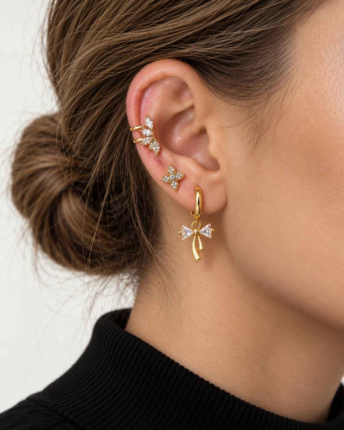 Ear cuff doré à strass – Éclat de feuilles