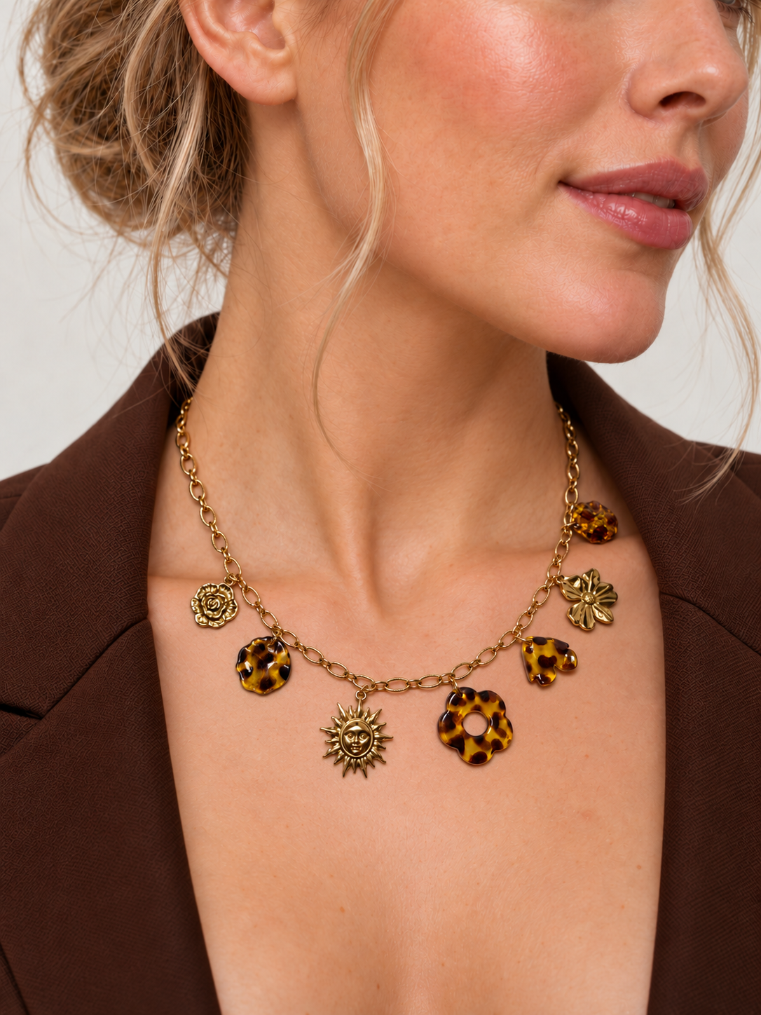 Collier doré à pampilles soleil et effet écaille