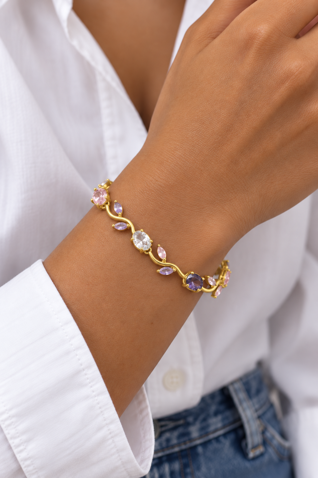 Bracelet tulipe doré à pierres violettes