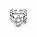 Bague argentée trois rangs à breloques strass