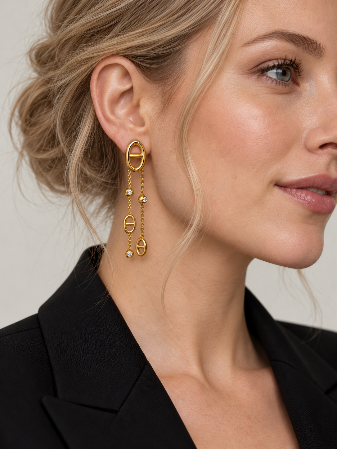 Boucles d’oreilles pendantes maille marine et brillants