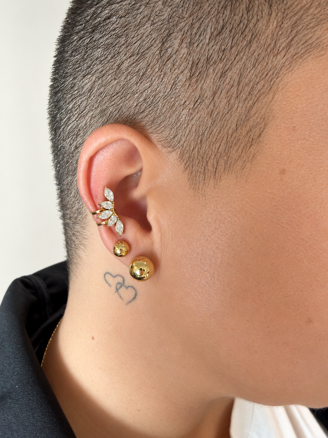 Ear cuff doré à strass – Éclat de feuilles