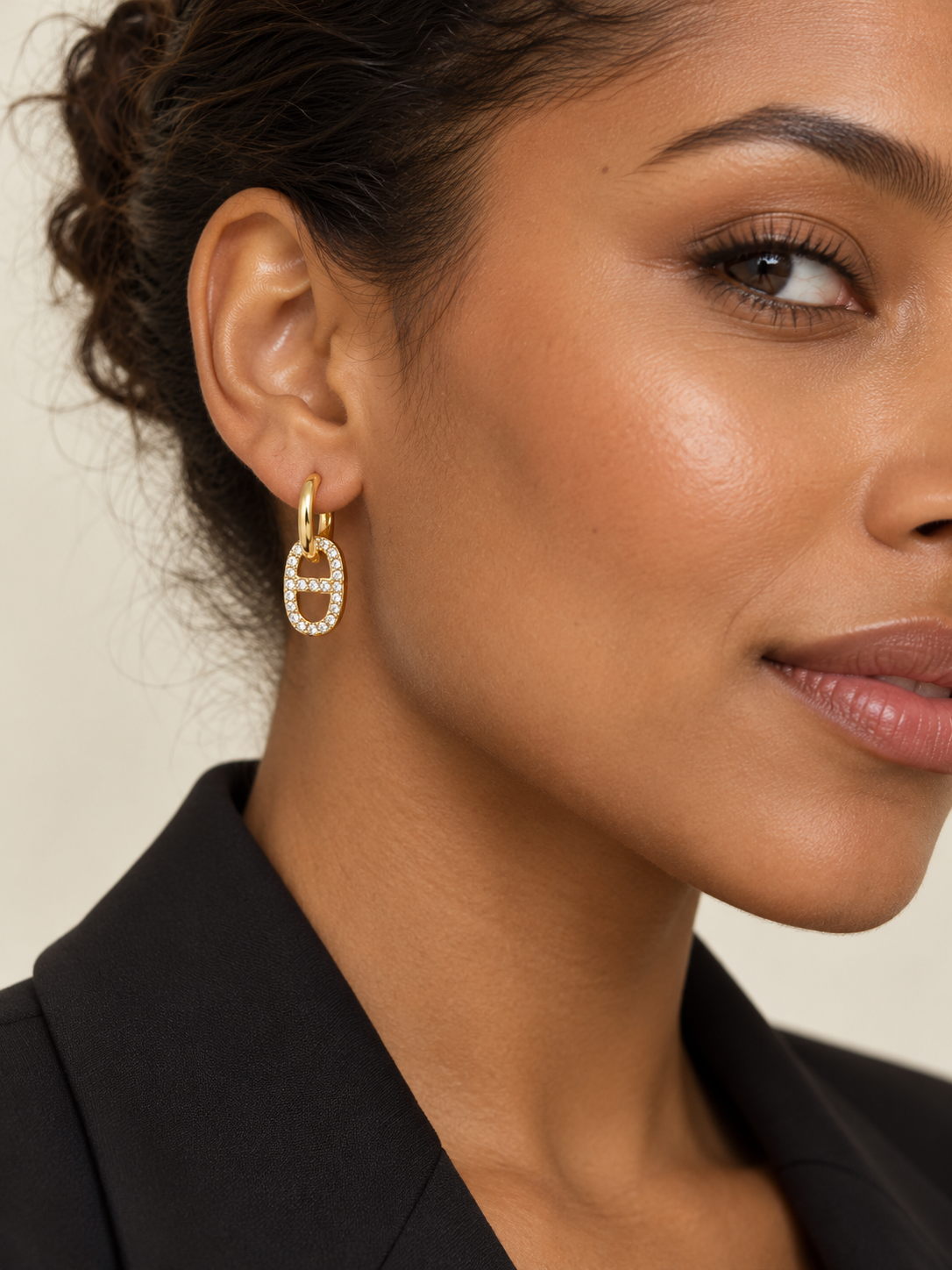 Boucles d’oreilles créoles maille marine strassées dorées