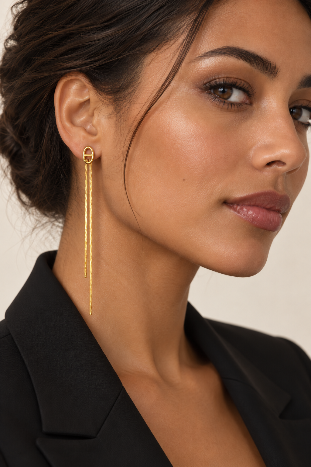 Boucles d’oreilles maille marine et chaînes pendantes dorées
