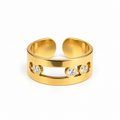 Bague dorée ajourée trois strass