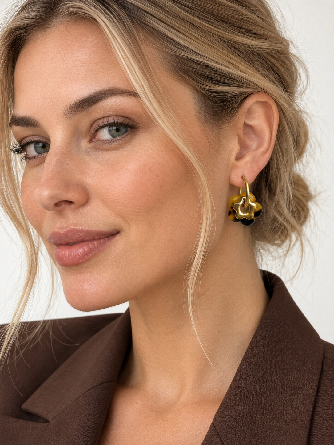 Boucles d’oreilles doubles fleurs dorées et effet écaille